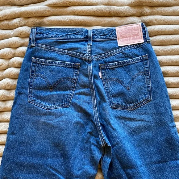 Levi's High Rise Jeans - Blue - Picture 5 of 5
